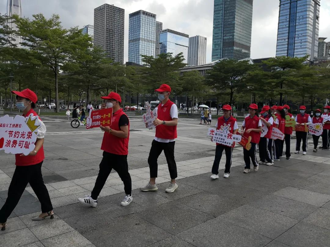 志愿者開展“反對浪費,光盤行動”志愿服務活動.jpg
