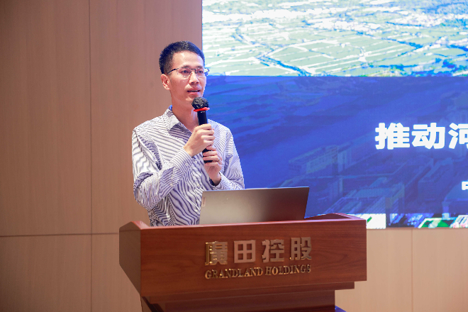 圖3:中國(guó)(深圳)綜合開(kāi)發(fā)研究院港澳及區(qū)域發(fā)展研究所副所長(zhǎng)謝來(lái)風(fēng).jpg