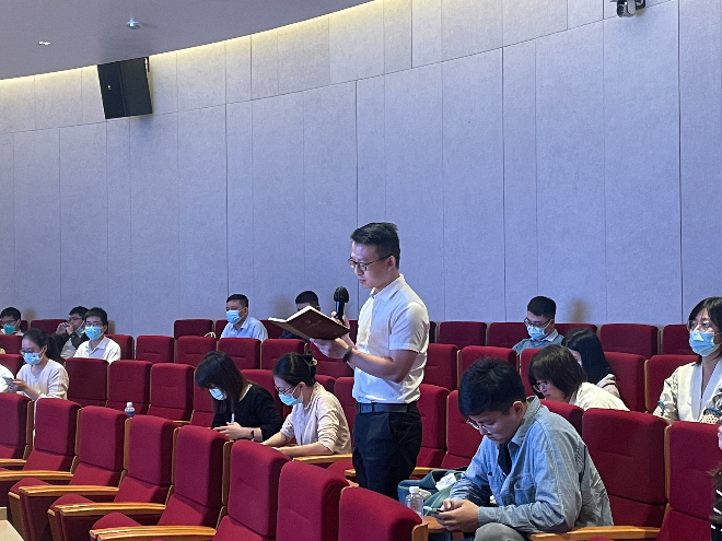 圖9:學(xué)員們踴躍發(fā)言討論.jpg