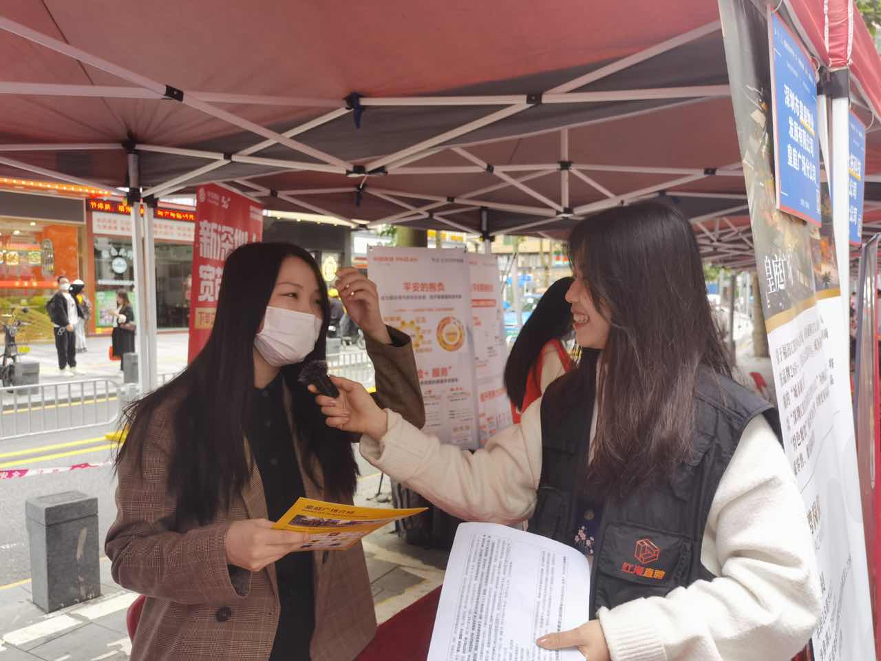 圖片2-現場招聘會直播帶崗實況.jpg