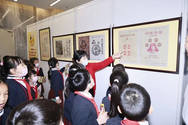 永遠(yuǎn)的豐碑——雷鋒精神藝術(shù)展2.jpg