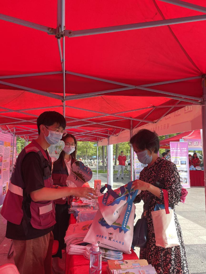 福田疾控中心開展“健康知識”主題宣傳活動2.png