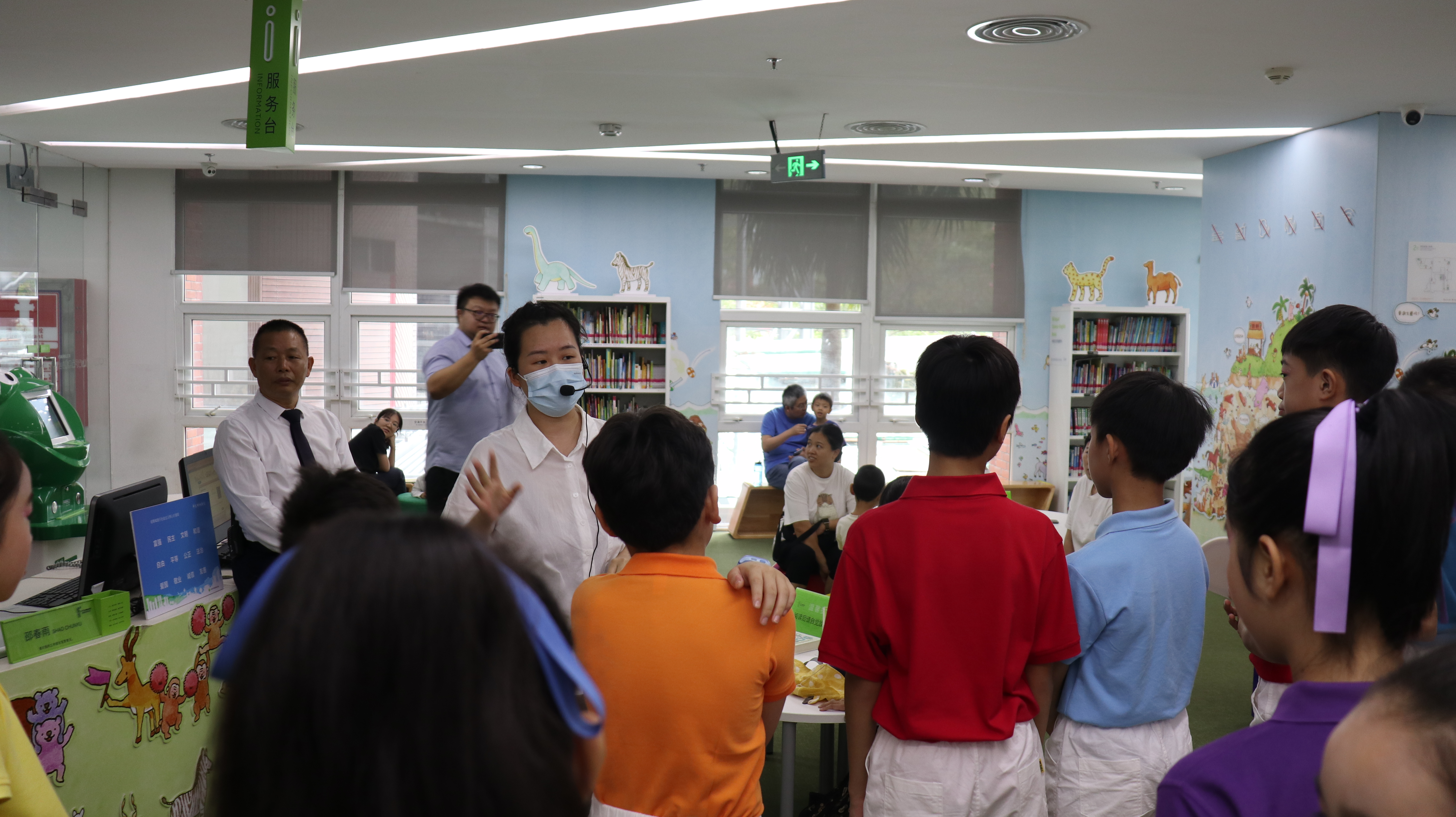 參觀福田區(qū)圖書館少兒閱覽室.JPG