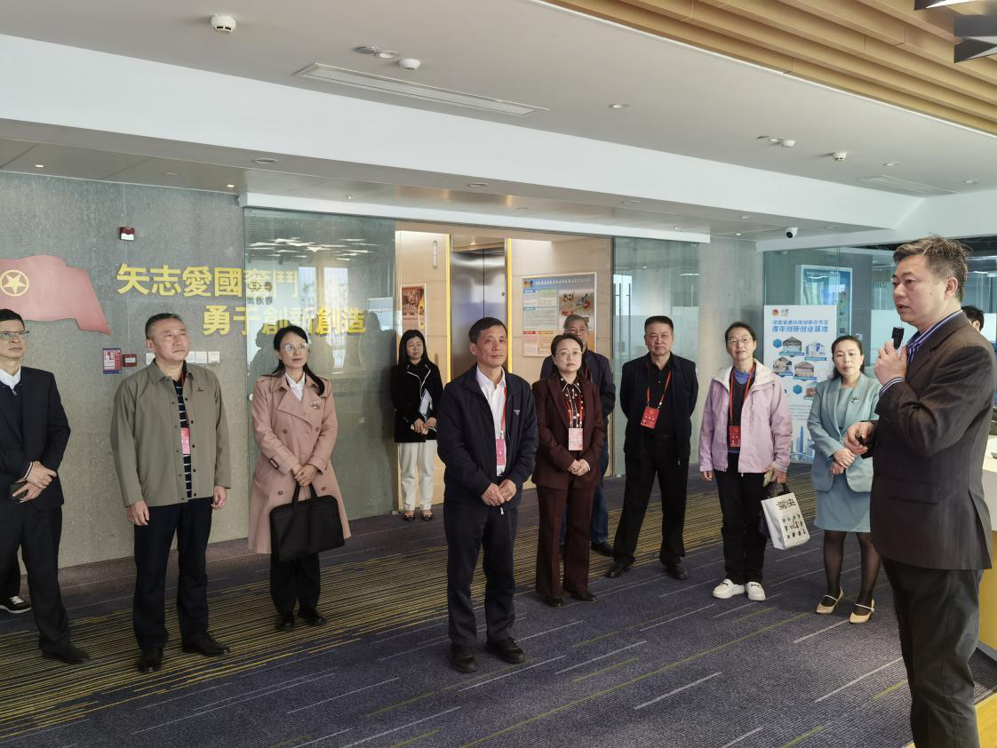 區(qū)人大常委會對區(qū)人力資源局主要負(fù)責(zé)人開展依法履職情況監(jiān)督視察1.png