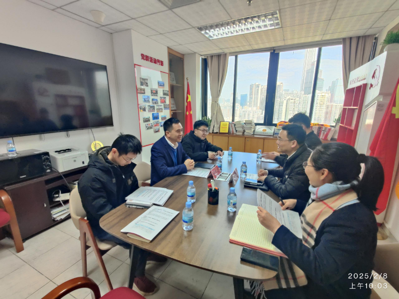 2月8日上午，志明副局長與深圳移動通信福田分公司副總經(jīng)理黃傳偉一行進(jìn)行業(yè)務(wù)交流，商討我區(qū)移動福卡落地事宜（拍攝者：福田區(qū)人力資源局）.jpg