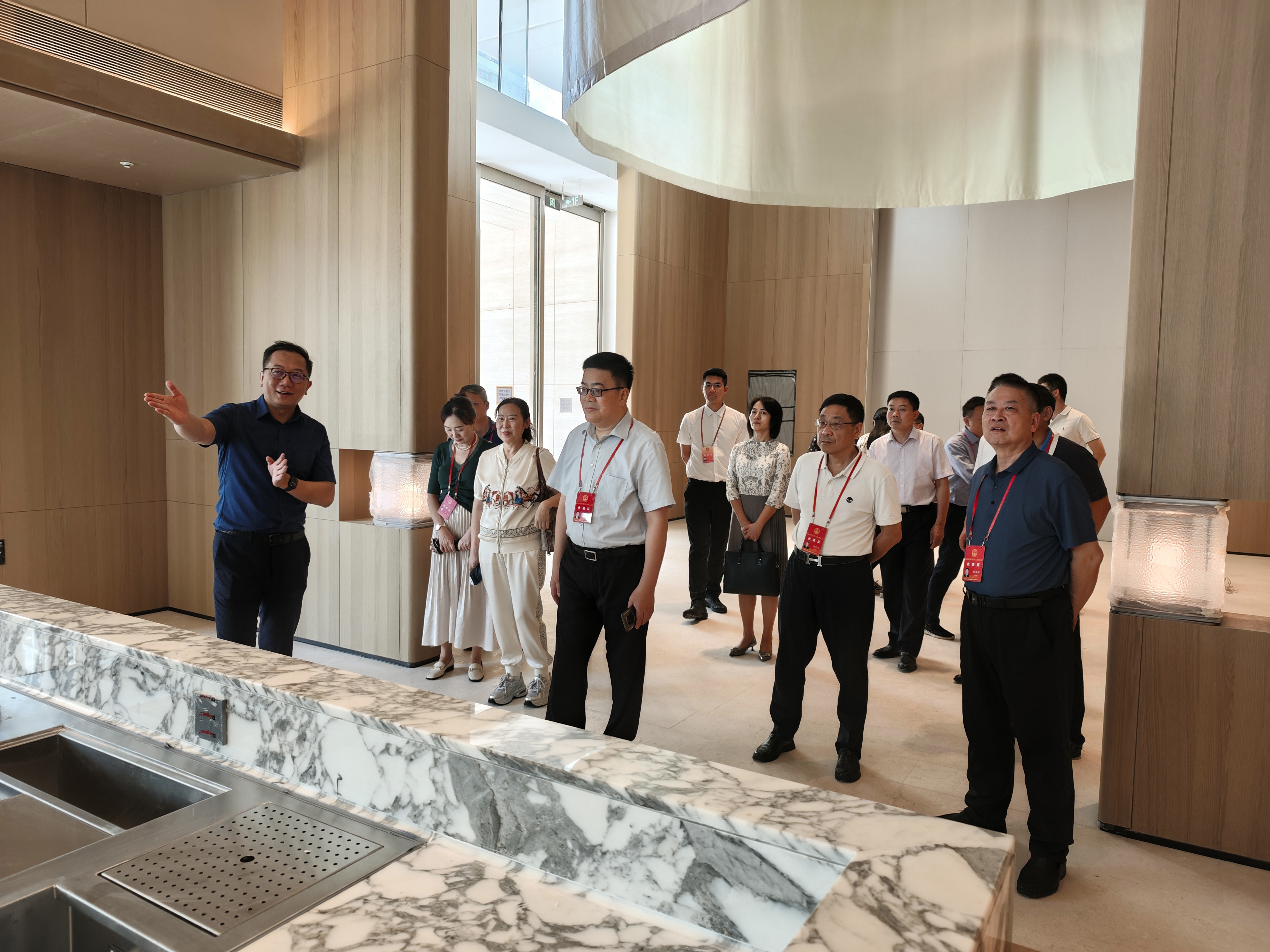 區(qū)人大常委會教科文衛(wèi)僑工委組織開展“養(yǎng)老服務擴面提質行動”“困弱群體關愛幫扶行動”民生實事項目和重點建議辦理情況視察1.jpg